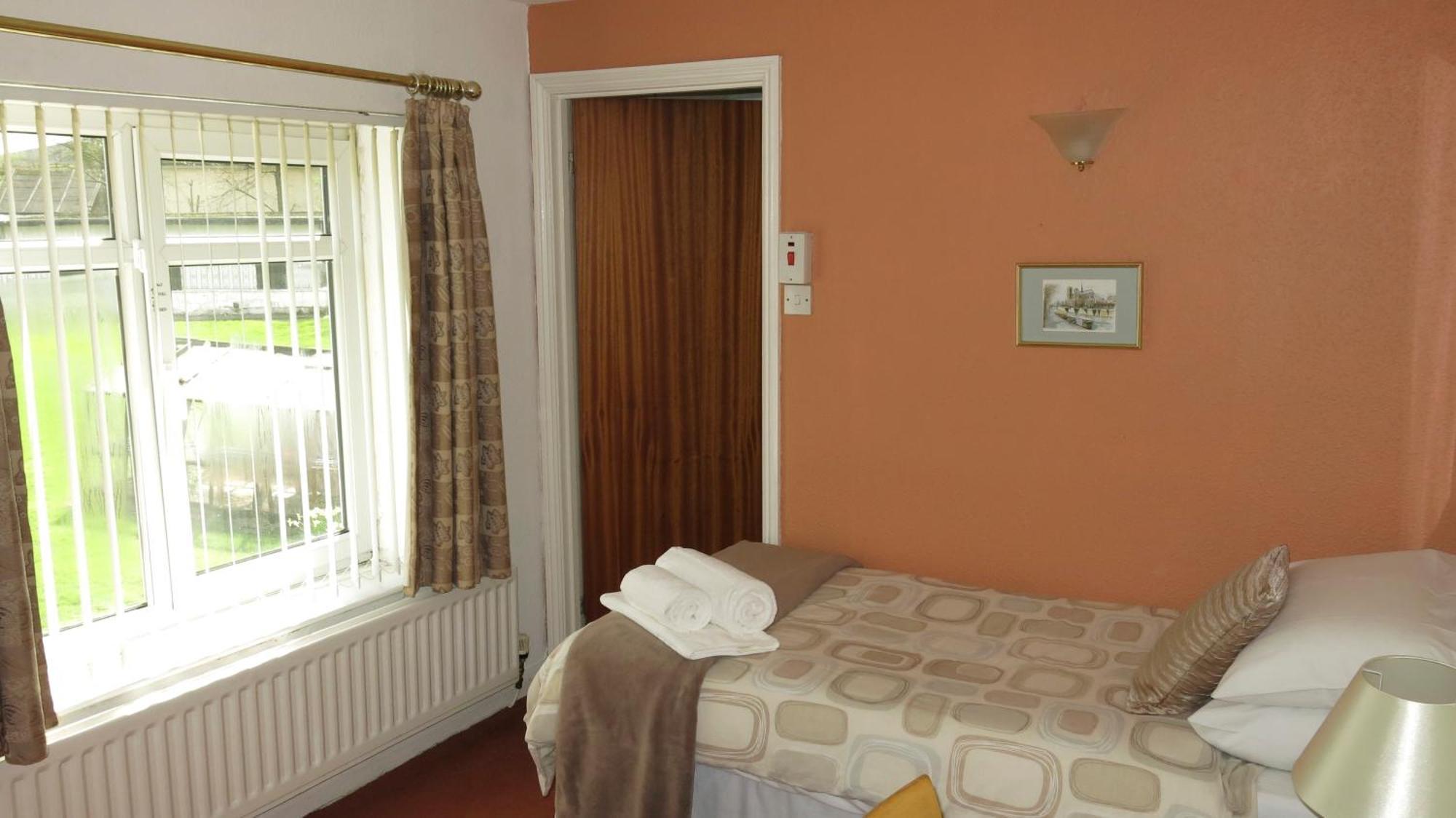 Broadwell Guest House Meriden  Værelse billede